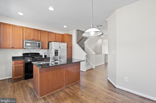 16757 Shingle Oak Dr, Woodbridge, VA 22191-7509