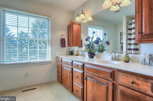 54 Strayer Dr, Carlisle PA 17013-4404 exterior