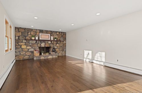 20 Summit Dr, Wapping CT  06074-3742 exterior