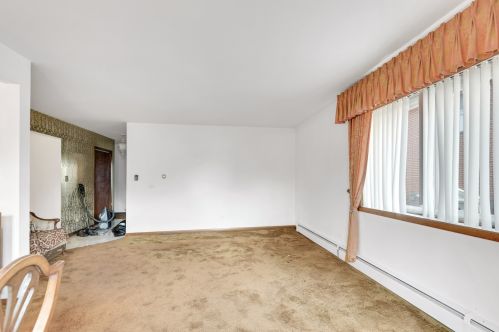 8448 Oak Ave, Niles IL  60714-1616 exterior