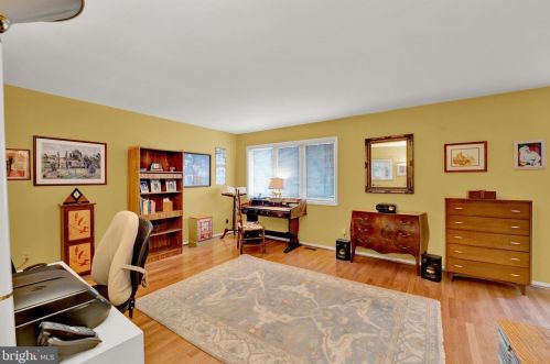 5 Exeter Ct, Princeton NJ  08540-7000 exterior