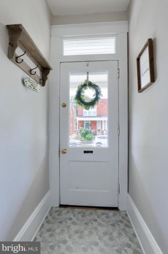 624 Pine St, Lancaster PA  17603-2824 exterior