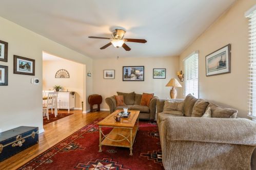 677 Darlington Ln, Bull Valley, IL 60014-7709