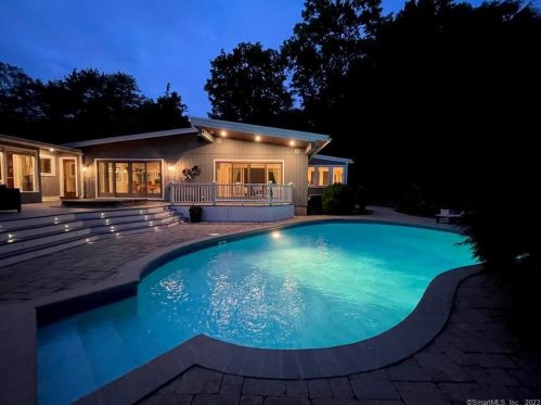 26 Grey Hollow Rd, Norwalk CT  06850-1305 exterior