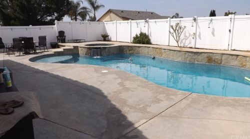 14084 Meadowlands Dr, Riverside CA  92503-9723 exterior