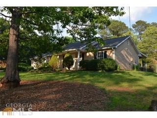 105 Stoneview Cir, Porterdale, GA 30016-8214
