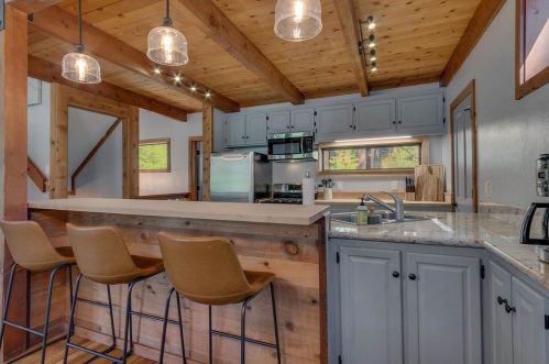 117 Basque Dr, Truckee CA  96161-3907 exterior