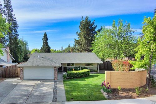 1000 Woodridge Dr, Vacaville, CA 95687-6440