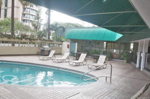 1909 Ala Wai Blvd, Honolulu HI  96815-1817 exterior