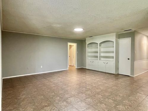 1805 Valderas St, Angleton TX  77515-3119 exterior