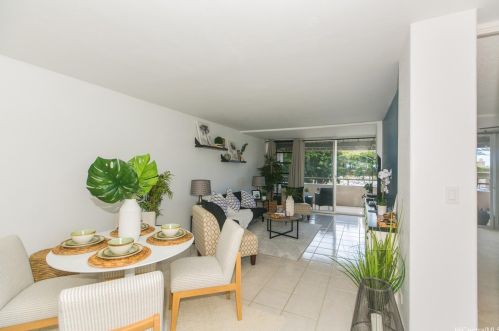 4300 Waialae Ave, Honolulu HI  96816-5735 exterior