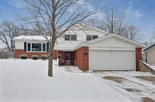 921 Ironwood Ave, Oak Brook, IL 60561-4033