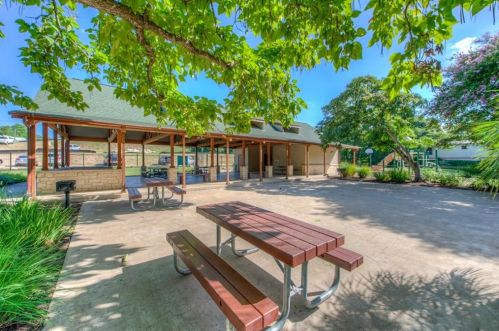 3921 Cyn Gln Cir, Austin TX  78732-2187 exterior