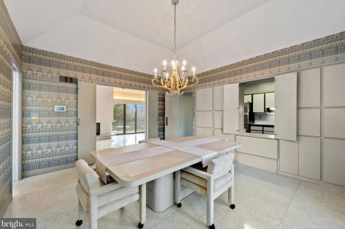 1 Hemlock Ct, Princeton NJ  08540-4708 exterior