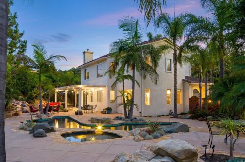 2438 Byron Pl, Carlsbad, CA 92008-3833