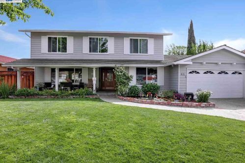 4850 Canary Dr, Pleasanton, CA 94566-5304