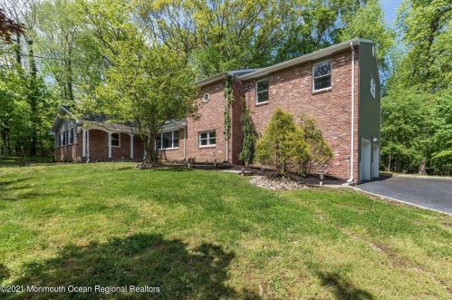 71 Bamm Hollow Rd, Middletown NJ  07748-3259 exterior