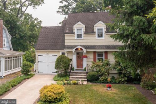 402 Maple St, Trenton, NJ 08618-1705