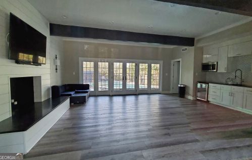 83 Montre Sq, Atlanta GA  30327-4046 exterior