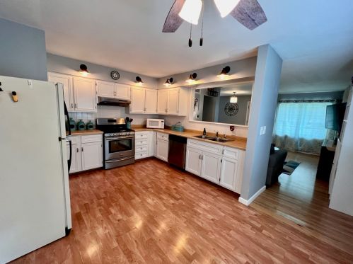 1316 Klein Dr, Streamwood, IL 60107-1827