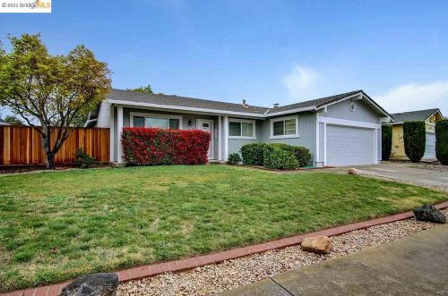 8300 Westwood Dr, Gilroy, CA 95020-3916