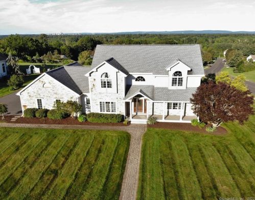 8 Sunrise Ln, Wapping, CT 06074-2059
