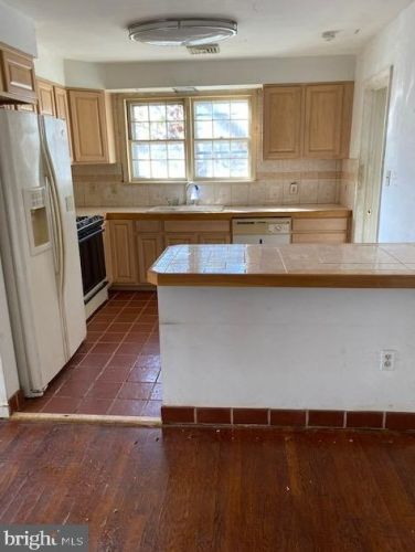 436 Northwest Dr, Silver Spring MD 20901-1435 exterior