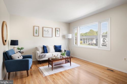240 F St, Purcellville, VA 20132-3211