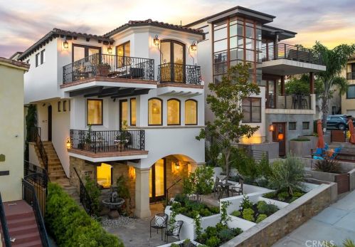 229 24th St, Manhattan Beach, CA 90266-4322