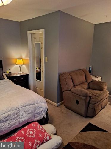 100 Chestnut Ave, Camden NJ  08107-2207 exterior