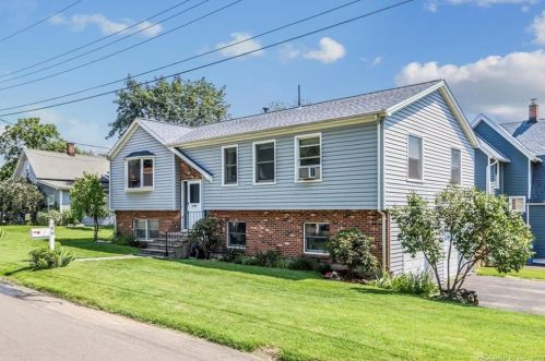46 Catlin Pl, Huntington, CT 06484-4404