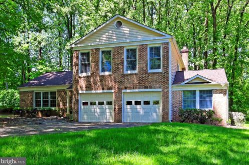 10434 Heritage Landing Rd, Springfield, VA 22015-2553