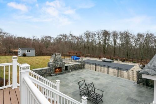 76 Mustang Dr, Upper Stepney CT  06468-1371 exterior