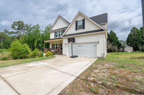 886 Foxcroft Dr, Fayetteville, NC 28311-9392