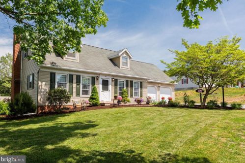 681 Ridgeview Dr, Ephrata, PA 17522-9722