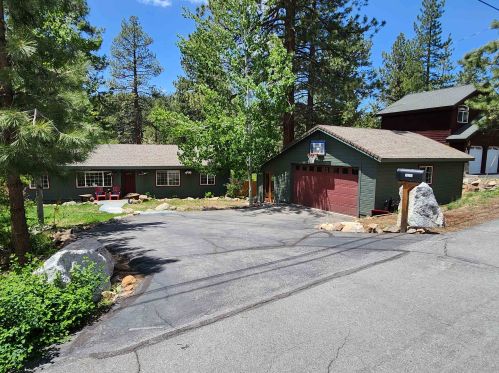 10200 Surrey Pl, Truckee, CA 96161-1253