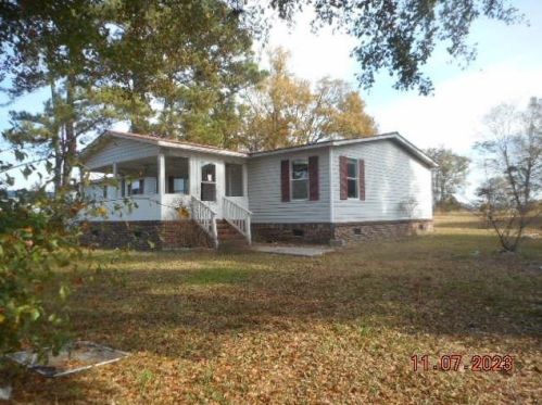 2080 Preston Rd, Maxton, NC 28364-9024