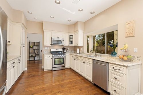 578 Eveningsong Ln, Anaheim CA  92808-1615 exterior
