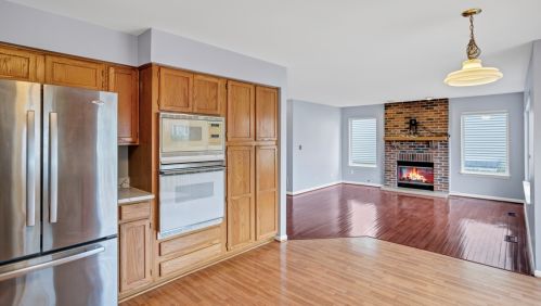 841 Tamarac Dr, Carol Stream IL  60188-4427 exterior