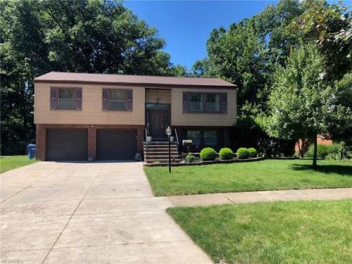 6740 Sandy Hook Dr, Cleveland OH  44134-6047 exterior