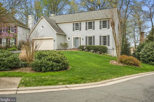 12063 Summer Meadow Ln, Herndon, VA 20194-2740