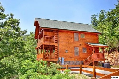2620 Greystone Ridge Dr, Pigeon Forge, TN 37876-4611