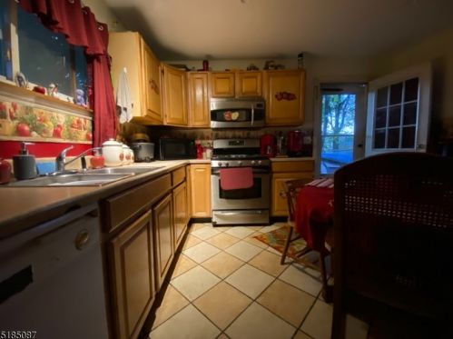 79 Harrison St, Wantage, NJ 07461