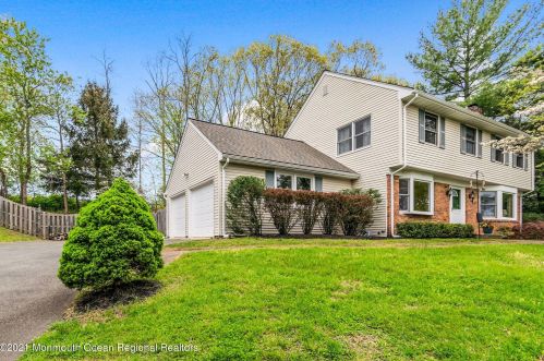 92 Iler Dr, Middletown, NJ 07748-3323