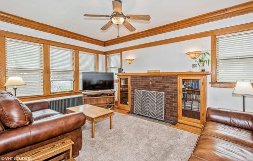 15 Highland Ave, Villa Park, IL 60181-2951
