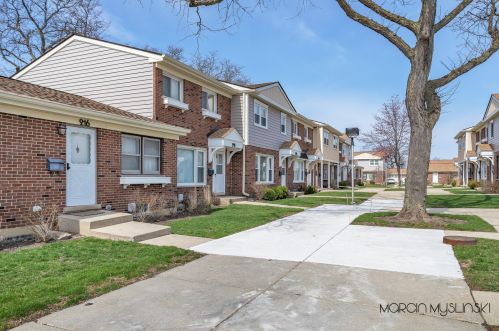 218 Fishing Ln, Wood Dale, IL 60191-1824