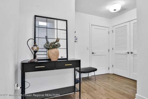 2 River St, Tinton Falls NJ 07701-1324 exterior