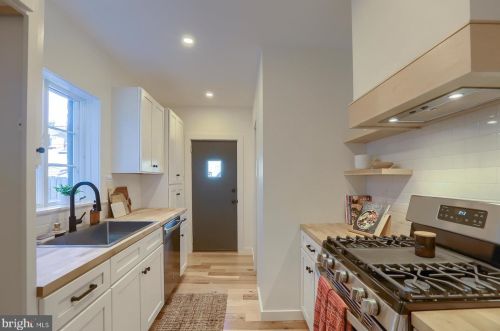 429 Pine St, Lancaster PA  17603-3355 exterior