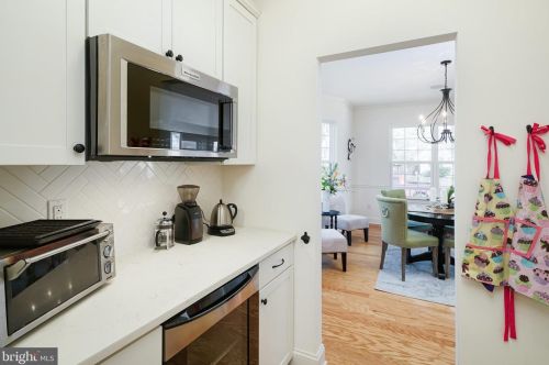 304 Lakeview Ave, Haddonfield NJ 08033-1609 exterior