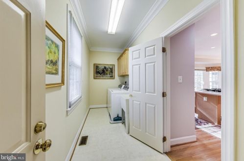 6420 Lake Meadow Dr, Springfield VA  22015-3927 exterior